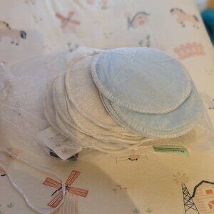 Reusable/Washable Maternity Nursing Round Breast Pads (12)